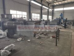 輥道通過(guò)式拋丸機(jī)正在安裝焊接中