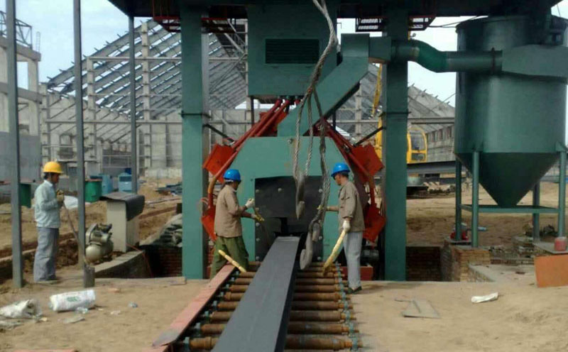 河北唐山用戶(hù)的鋼結(jié)構(gòu)通過(guò)式拋丸機(jī)安裝